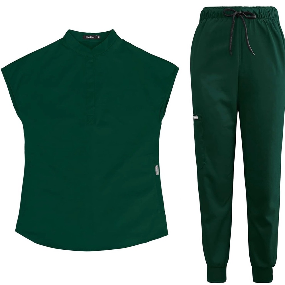 Women Scrub set hunter green in small